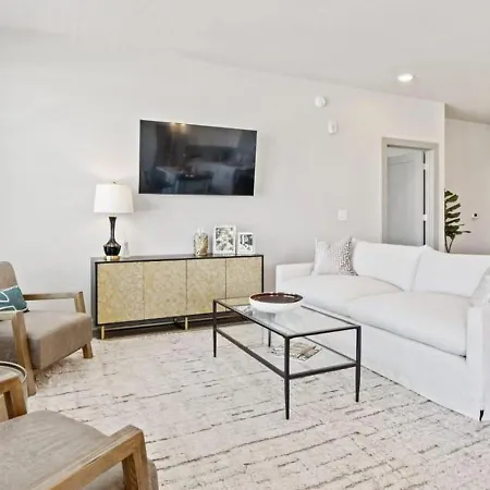 Landing Modern Apartment With Amazing Amenities